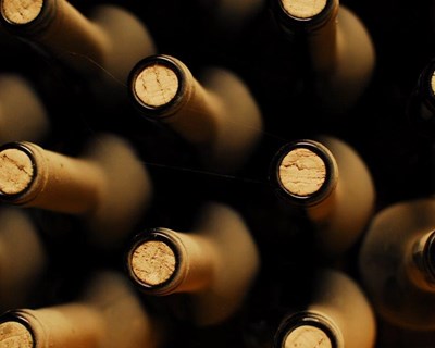 ASAE apreende 6000 litros de vinho num estabelecimento de produção e engarrafamento