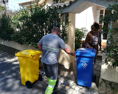 Cascais: Projeto piloto de recolha Porta-a-Porta triplica capacidade de recolha de recicláveis