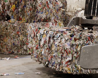 Nova linha de reciclagem apoiada pela Tetra Pak e Stora Enso absorve todas as embalagens de cartão para bebidas