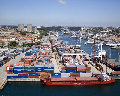 Portos comerciais em queda